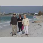 David COLE, Roland RICHARD and Dianne gathering shells in Florida. 2009 (849.67 KB)