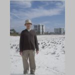 David COLE and a hundred seagulls in Florida. 2009 (862.58 KB)