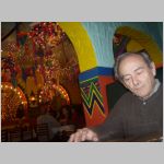 Dave COLE reading the menu at the Mitierra mexican restaurant in San Antonio, Texas. 2010 (758.81 KB)